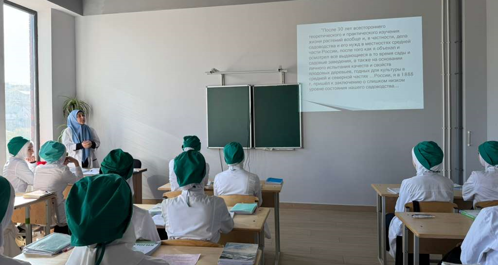 170 лет со дня рождения И.В. Мичурина, русского биолога и селекционера